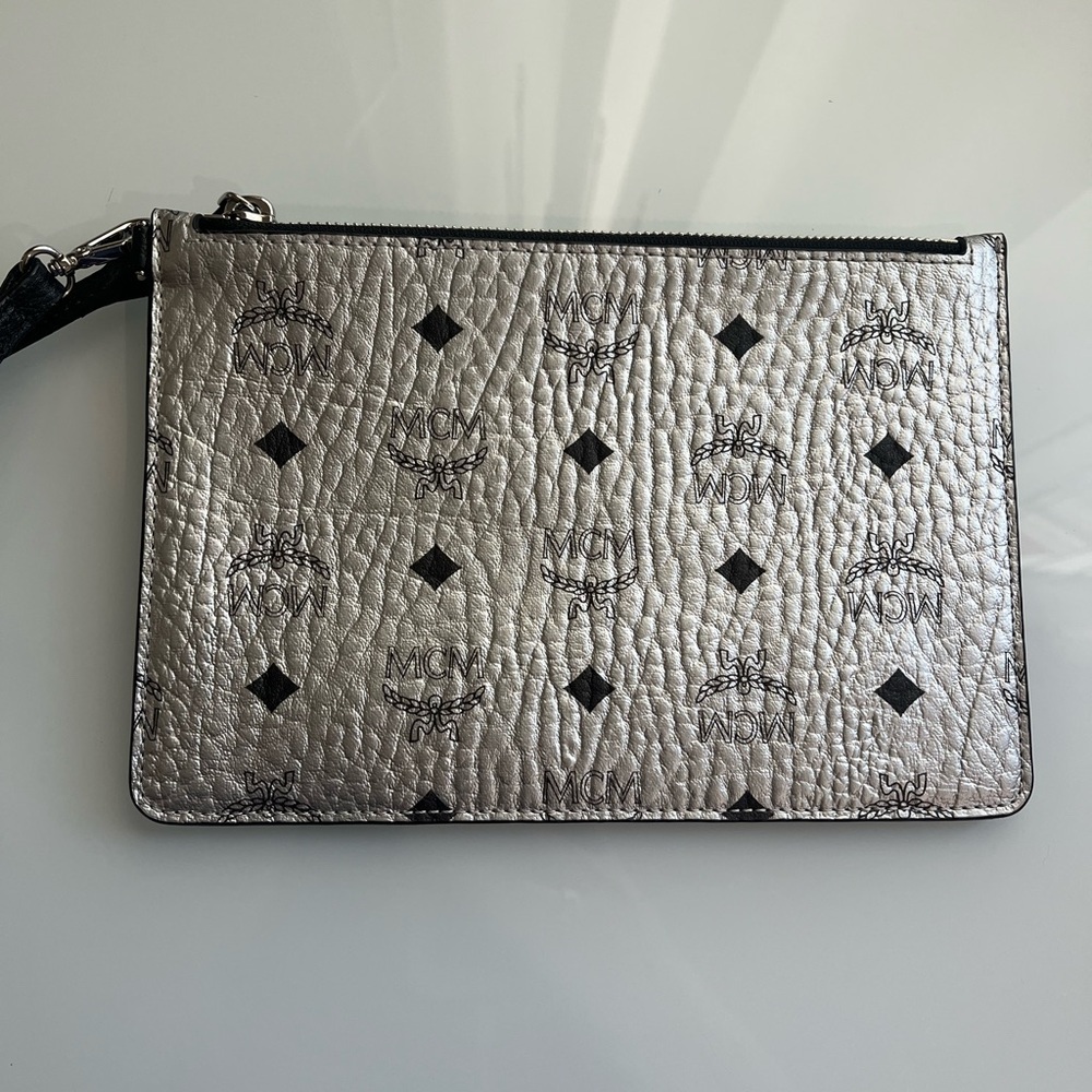 MCM SILVER GRAY WRIST POUCH - Picture 3 of 10
